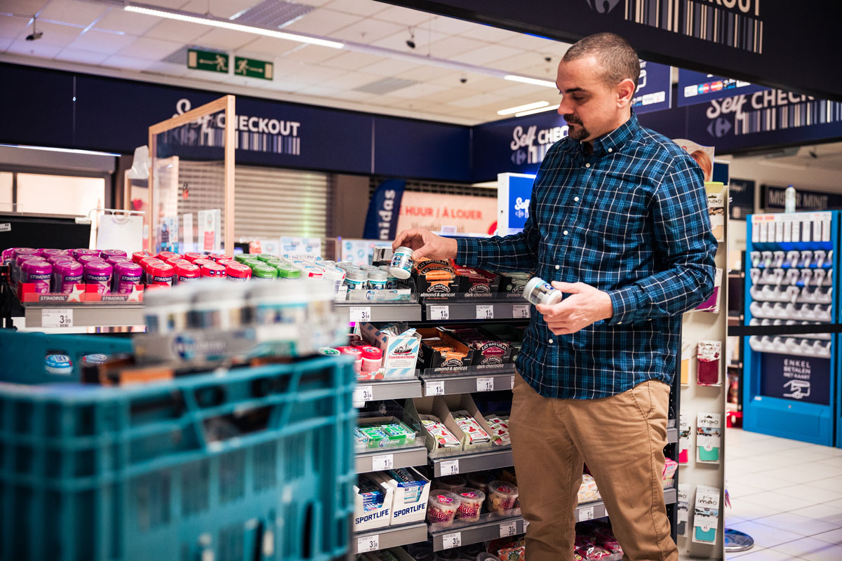 Rejoignez l'équipe de Field Resource Un nouvel employé qui a rejoint l'équipe de Field Resource - votre brand partner en merchandising, logistique, vente et distribution